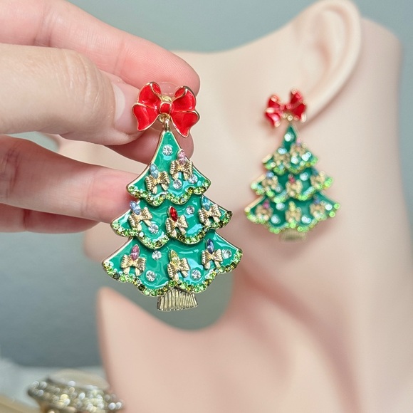 ⚜️ Elegant Christmas Tree Earrings 🎄 - Picture 5 of 6